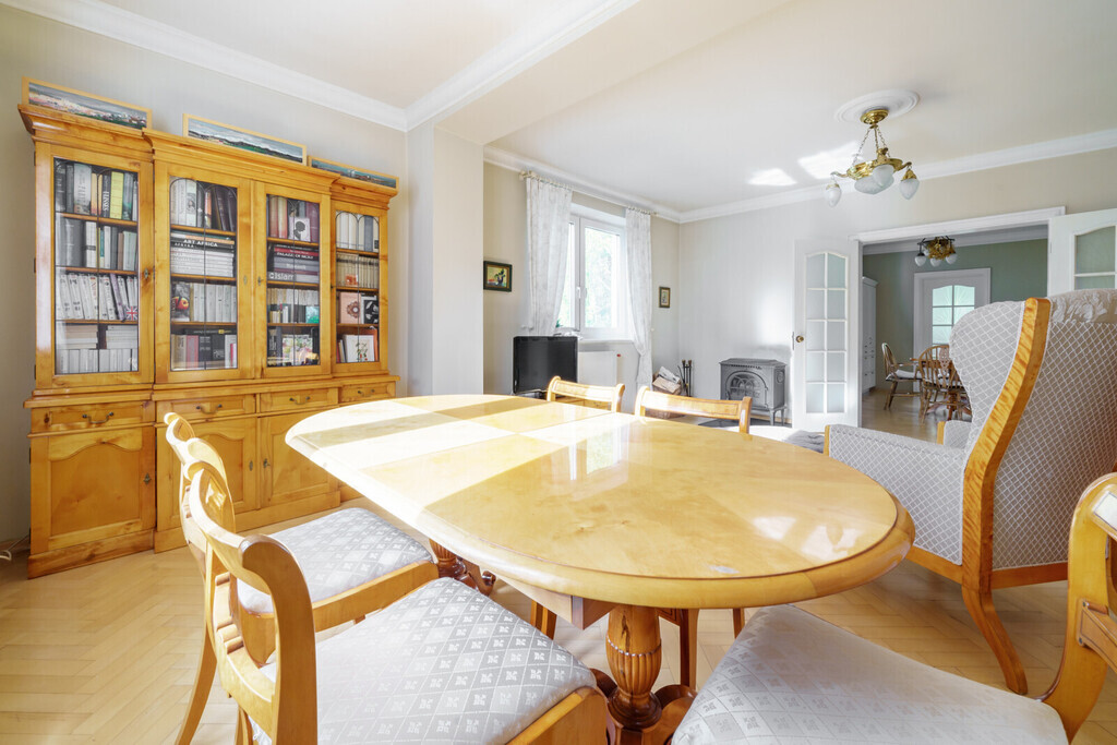 Elegancki Dom w Gdyni: Przestrzeń tuż przy lesie