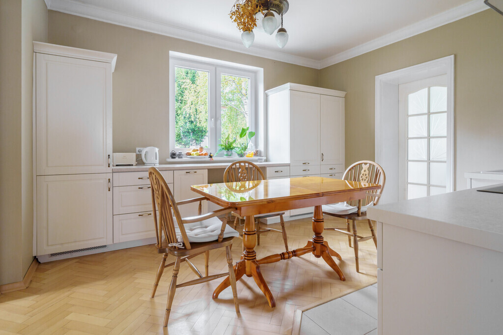 Elegancki Dom w Gdyni: Przestrzeń tuż przy lesie