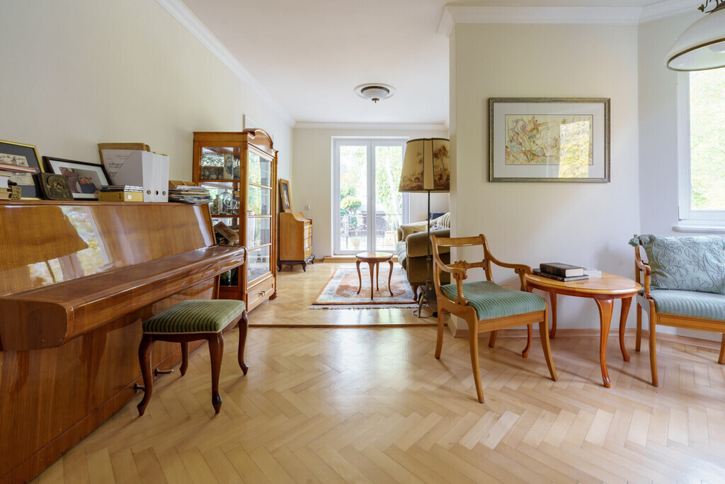 Elegancki Dom w Gdyni: Przestrzeń tuż przy lesie