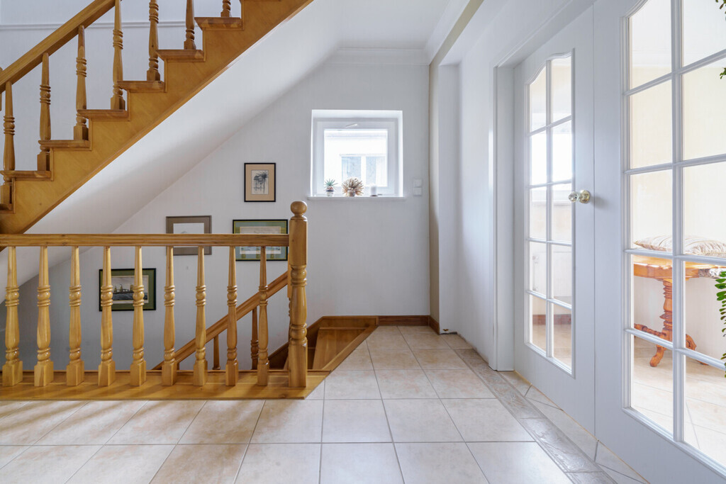 Elegancki Dom w Gdyni: Przestrzeń tuż przy lesie