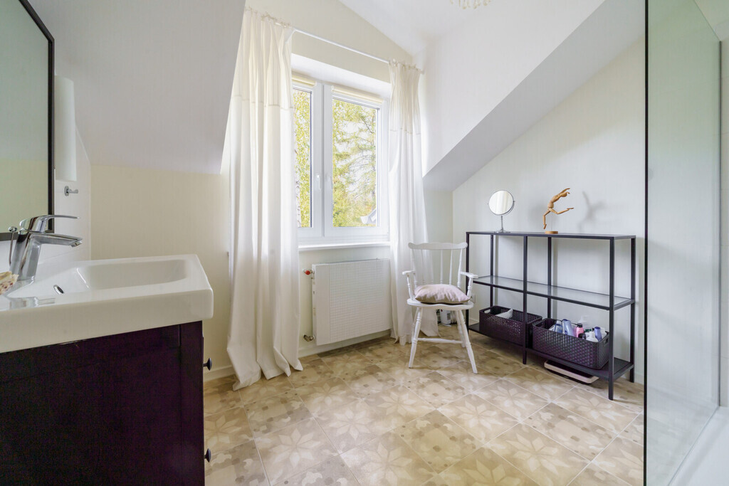 Elegancki Dom w Gdyni: Przestrzeń tuż przy lesie