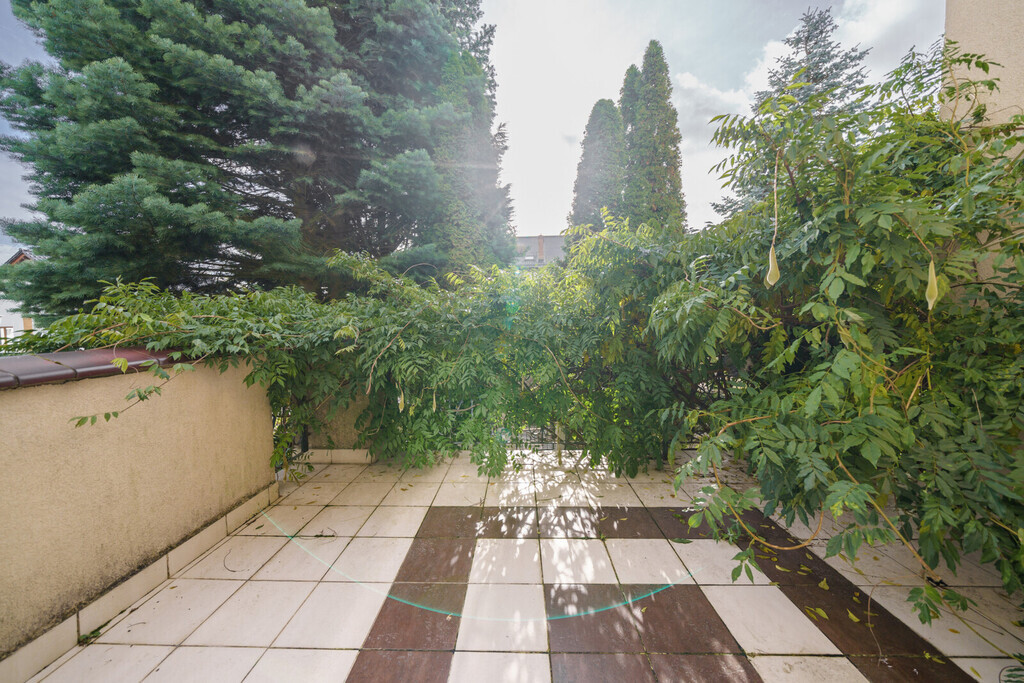 Elegancki Dom w Gdyni: Przestrzeń tuż przy lesie