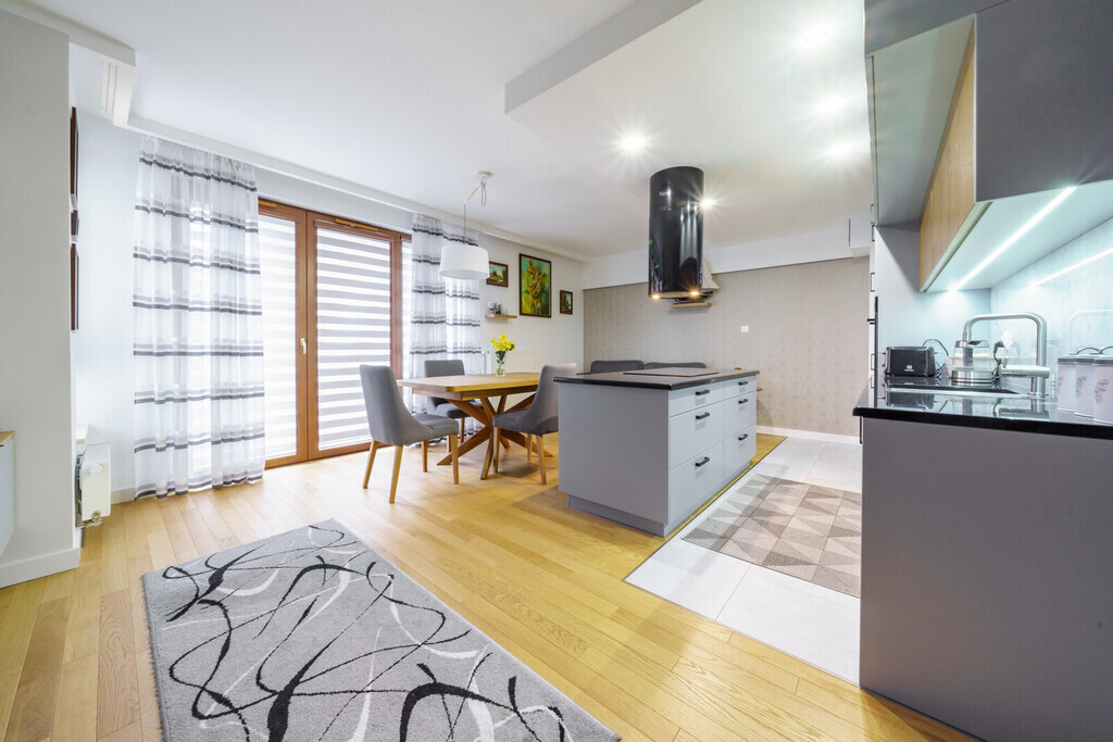 Unikatowe 4-pokoje / duży taras i wewnętrzne patio