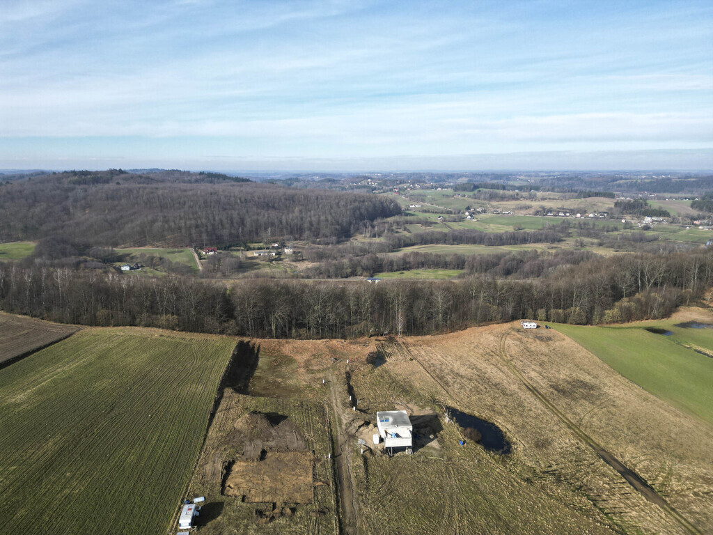 Uzbrojone i wyrównane działki przy ścianie lasu