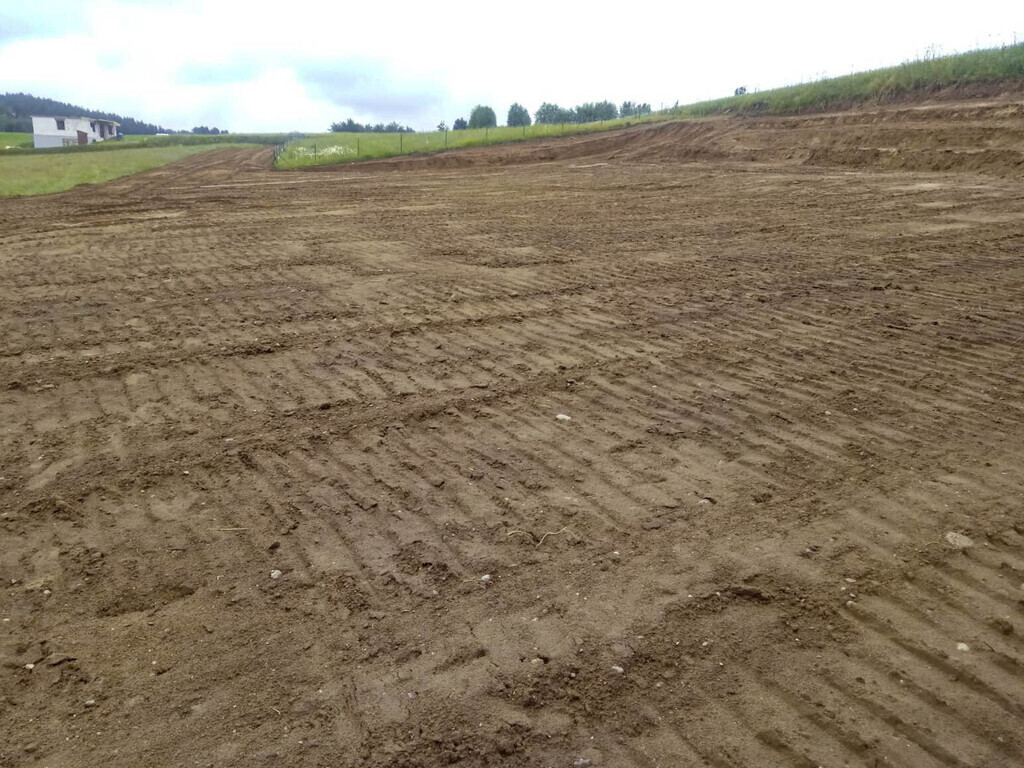 Uzbrojone i wyrównane działki przy ścianie lasu