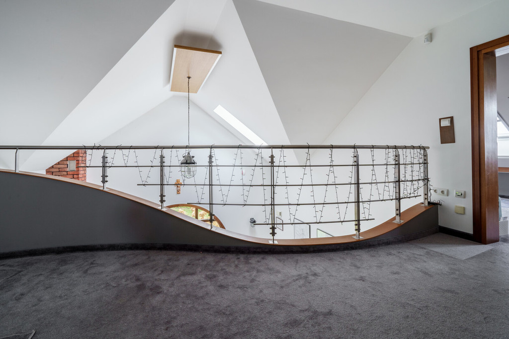 Nowoczesny dom z antresolą i dużą działką