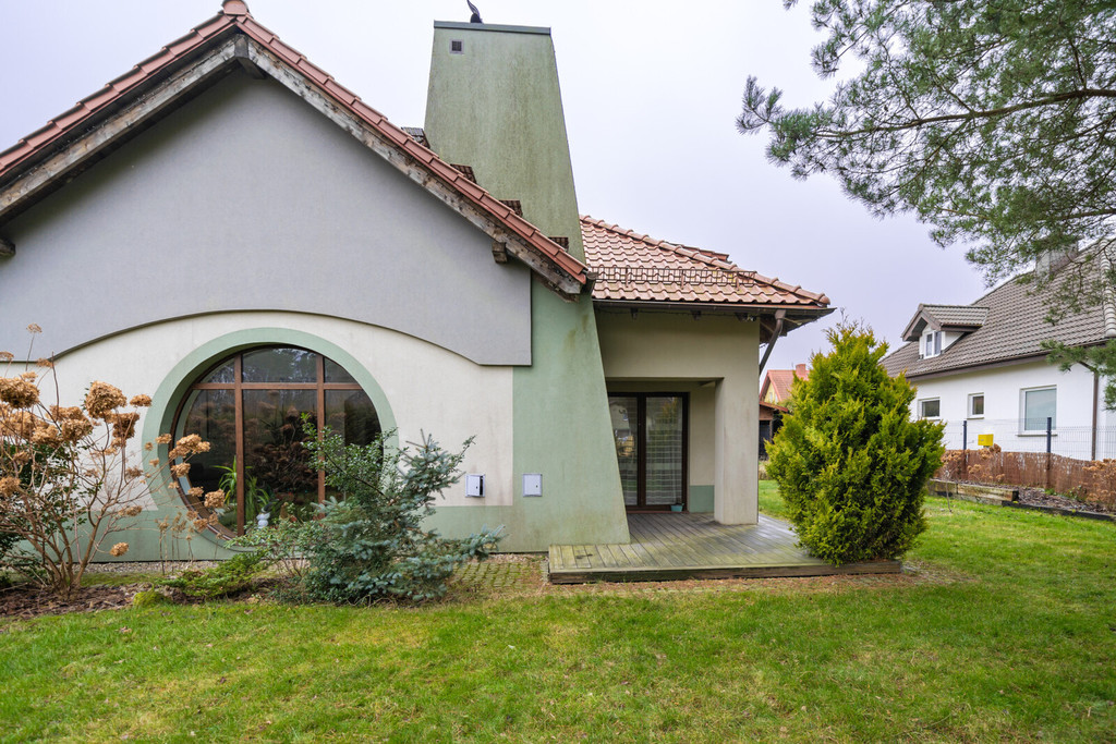 Nowoczesny dom z antresolą i dużą działką