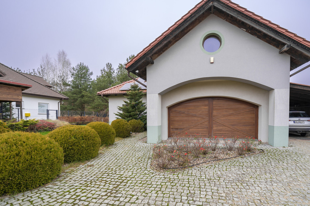 Nowoczesny dom z antresolą i dużą działką