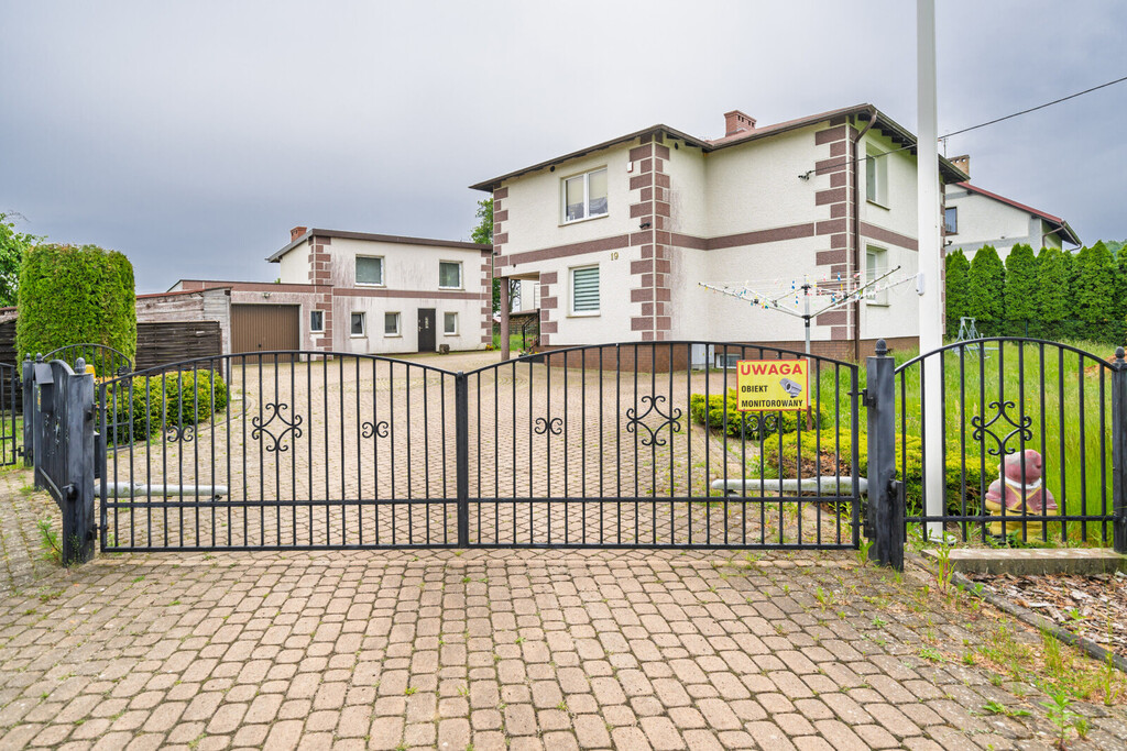 Dom z 3 mieszkaniami w Barłominie koło Luzina