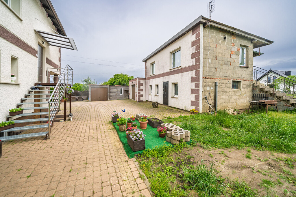 Dom z 3 mieszkaniami w Barłominie koło Luzina