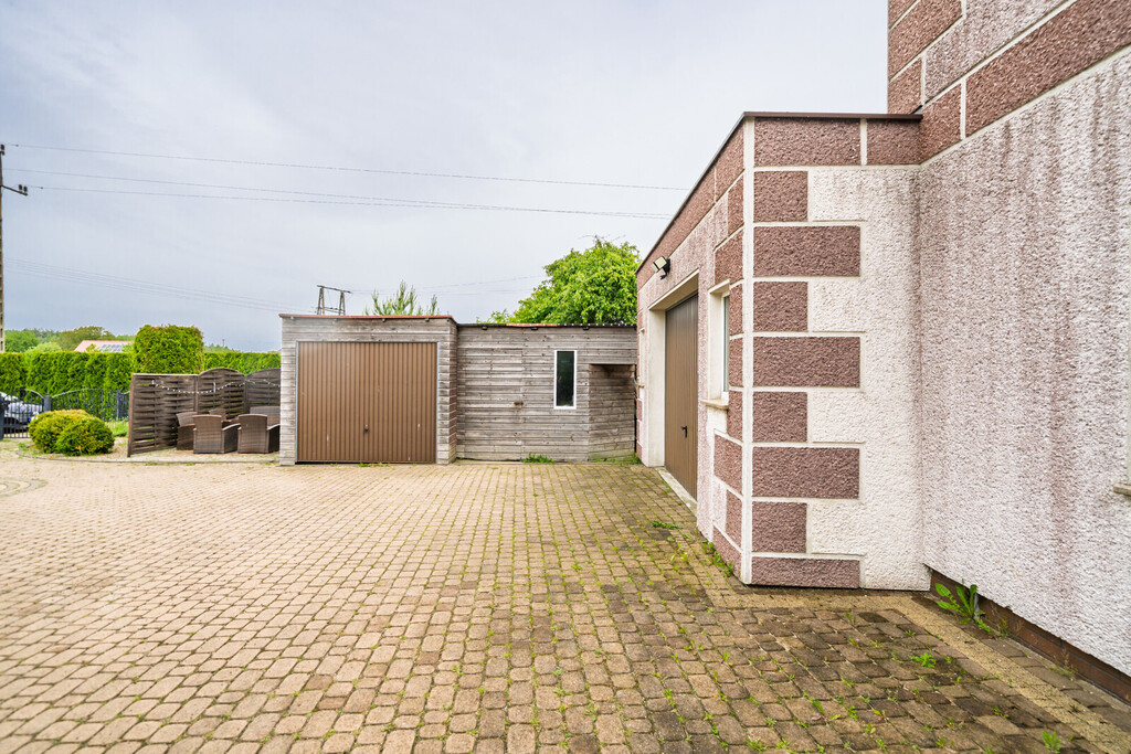 Dom z 3 mieszkaniami w Barłominie koło Luzina