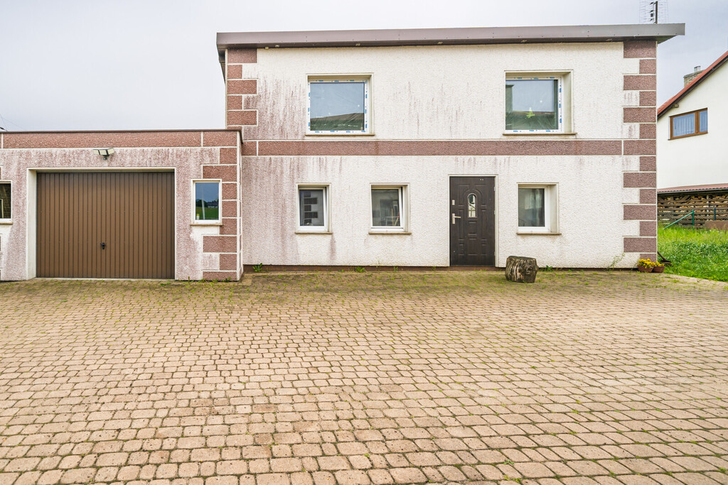 Dom z 3 mieszkaniami w Barłominie koło Luzina