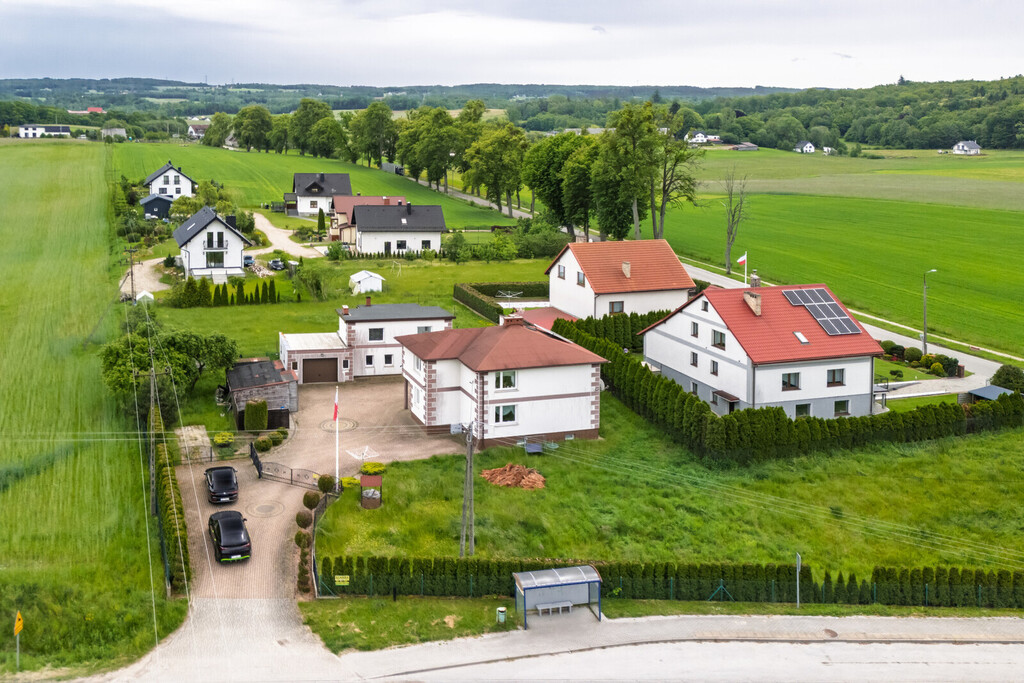 Dom z 3 mieszkaniami w Barłominie koło Luzina