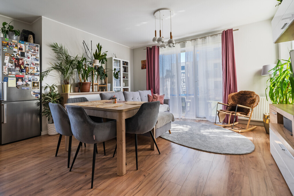 W pełni wyposażone 3 pokoje z dużym ogrodem