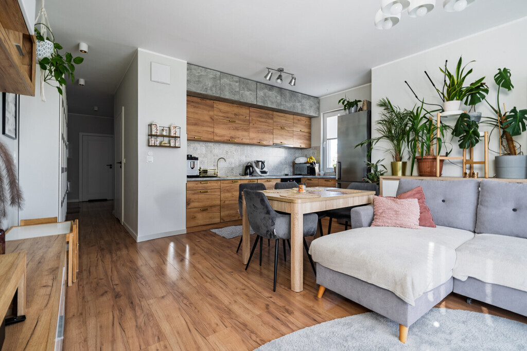 W pełni wyposażone 3 pokoje z dużym ogrodem