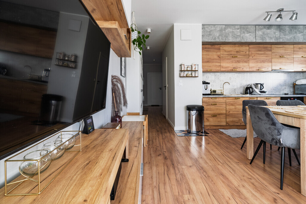 W pełni wyposażone 3 pokoje z dużym ogrodem