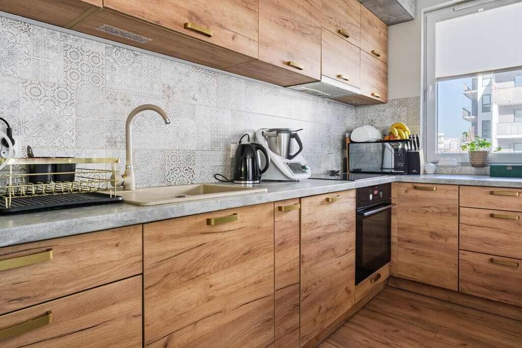 W pełni wyposażone 3 pokoje z dużym ogrodem