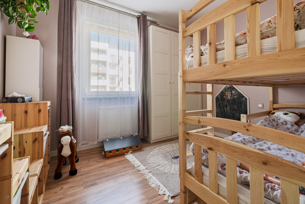 W pełni wyposażone 3 pokoje z dużym ogrodem