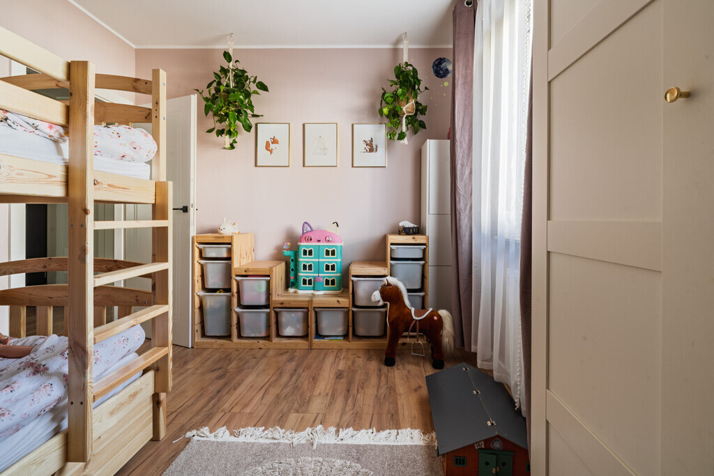 W pełni wyposażone 3 pokoje z dużym ogrodem