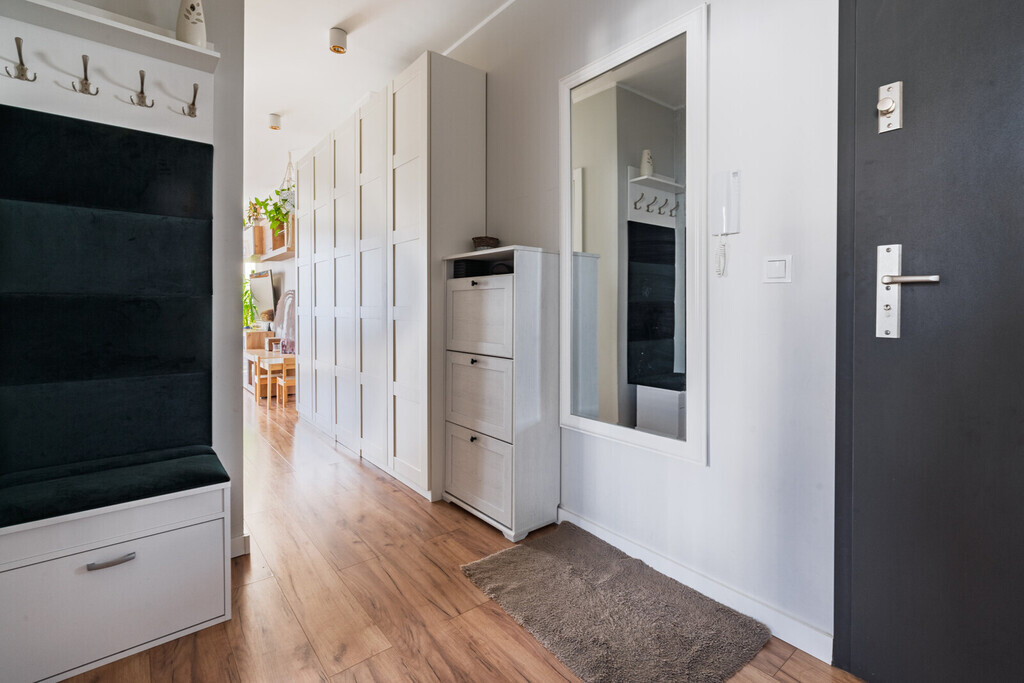 W pełni wyposażone 3 pokoje z dużym ogrodem