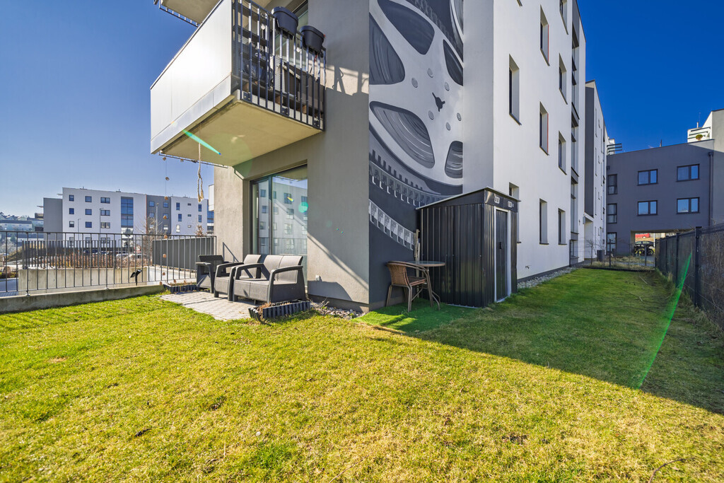 W pełni wyposażone 3 pokoje z dużym ogrodem