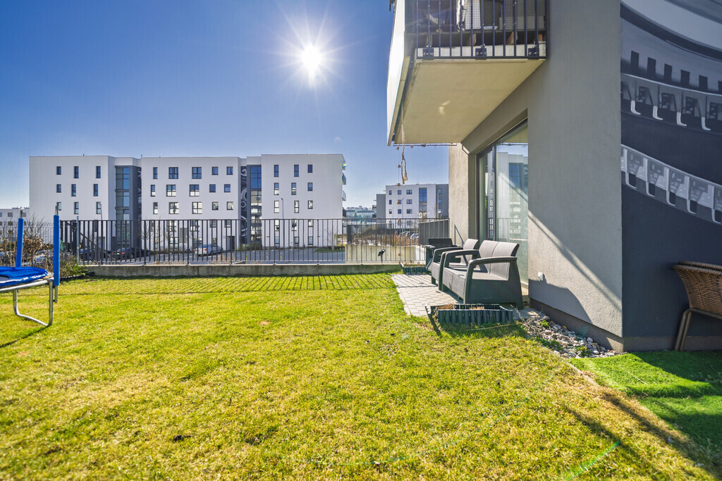 W pełni wyposażone 3 pokoje z dużym ogrodem