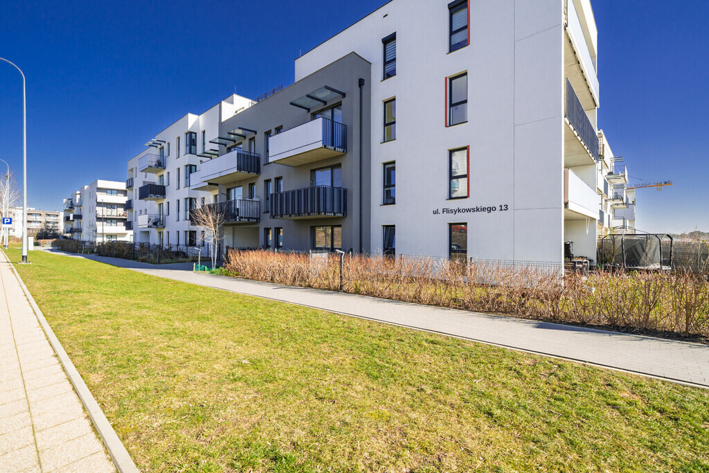 W pełni wyposażone 3 pokoje z dużym ogrodem