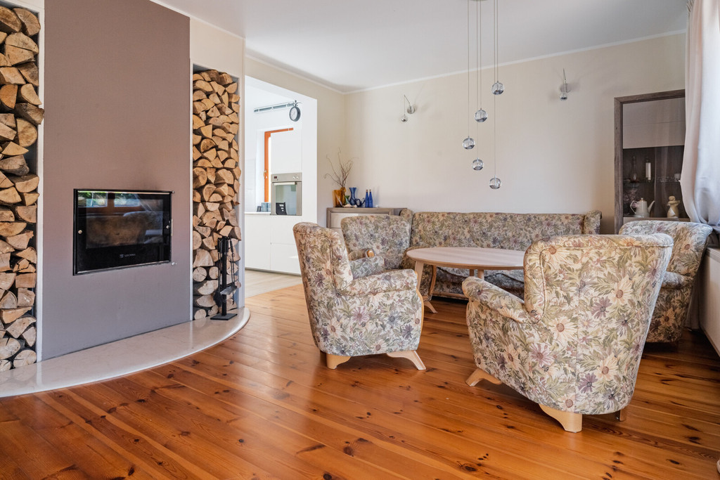 Przytulny dom z kominkiem w Ustarbowie