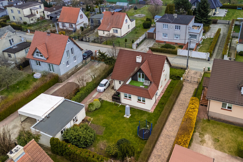 Gotowy do zamieszkania! Dom wolnostojący z garażem