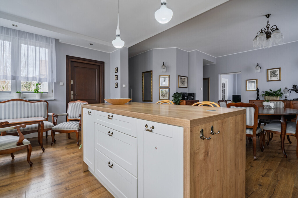 Gotowy do zamieszkania! Dom wolnostojący z garażem