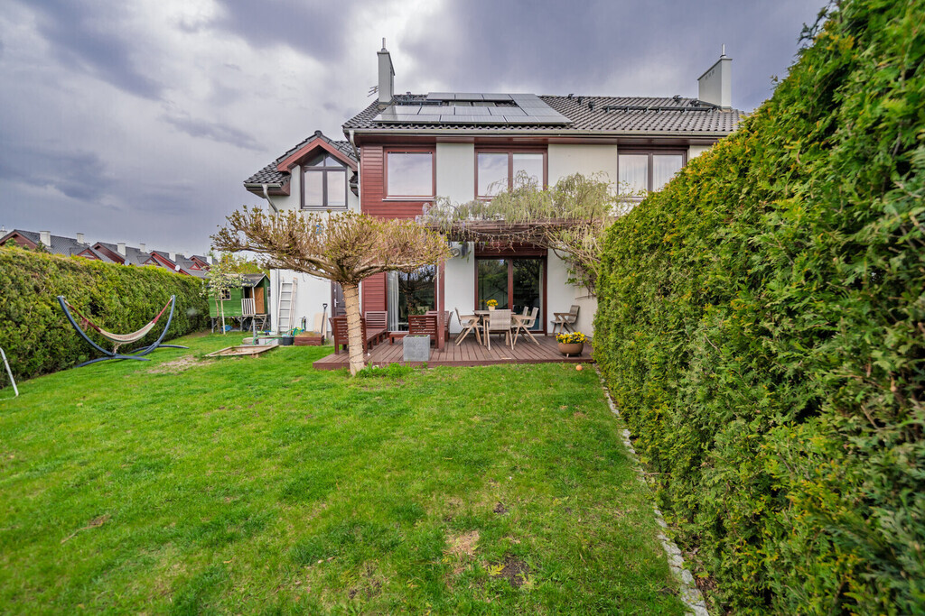 Dom z ogrodem na zamkniętym osiedlu - Łostowice