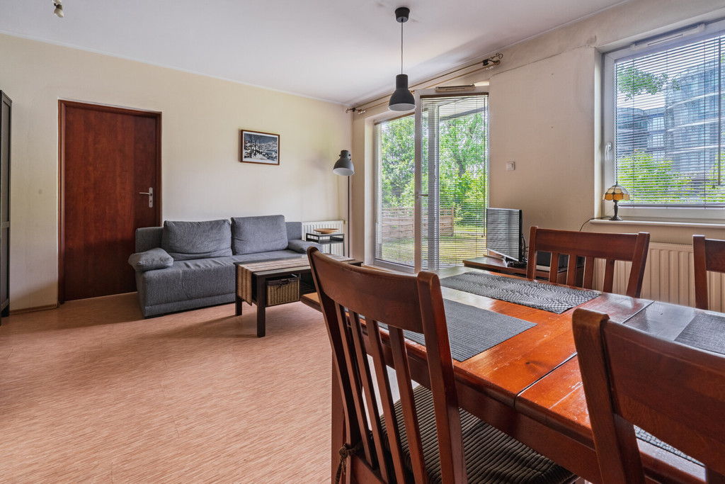 Przytulne 2 pokoje z ogródkiem w sercu Redłowa