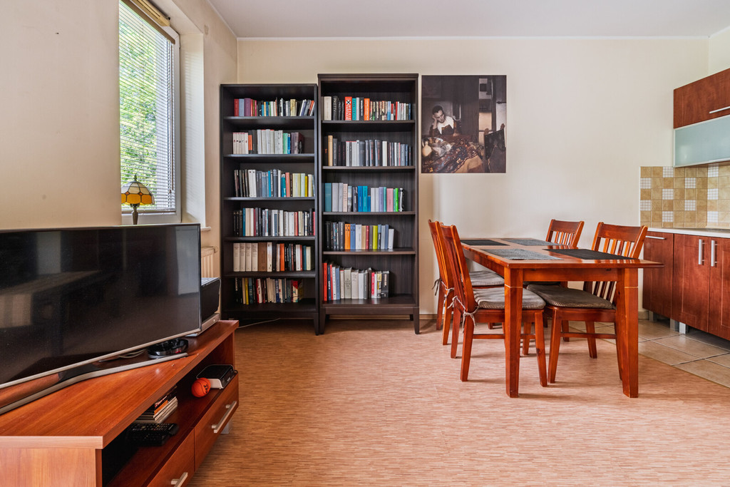 Przytulne 2 pokoje z ogródkiem w sercu Redłowa