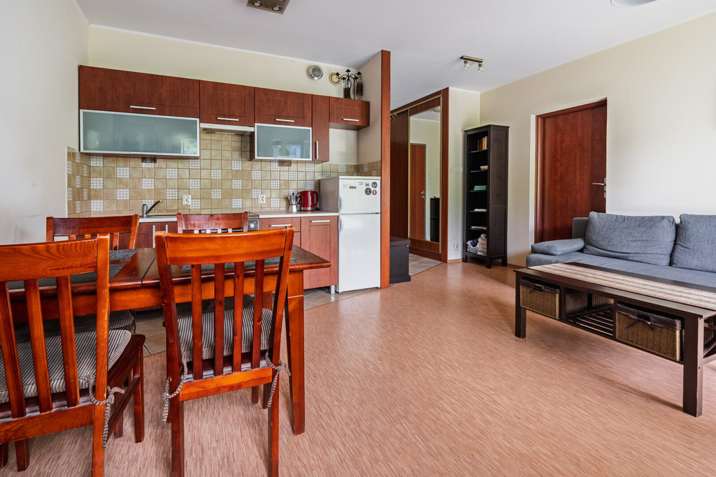 Przytulne 2 pokoje z ogródkiem w sercu Redłowa