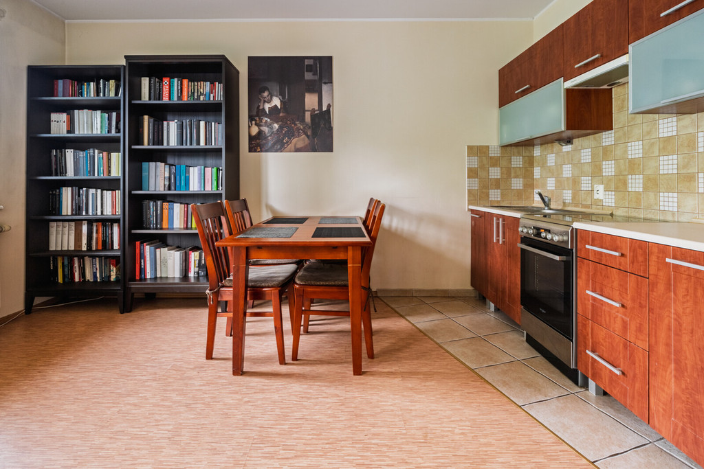 Przytulne 2 pokoje z ogródkiem w sercu Redłowa