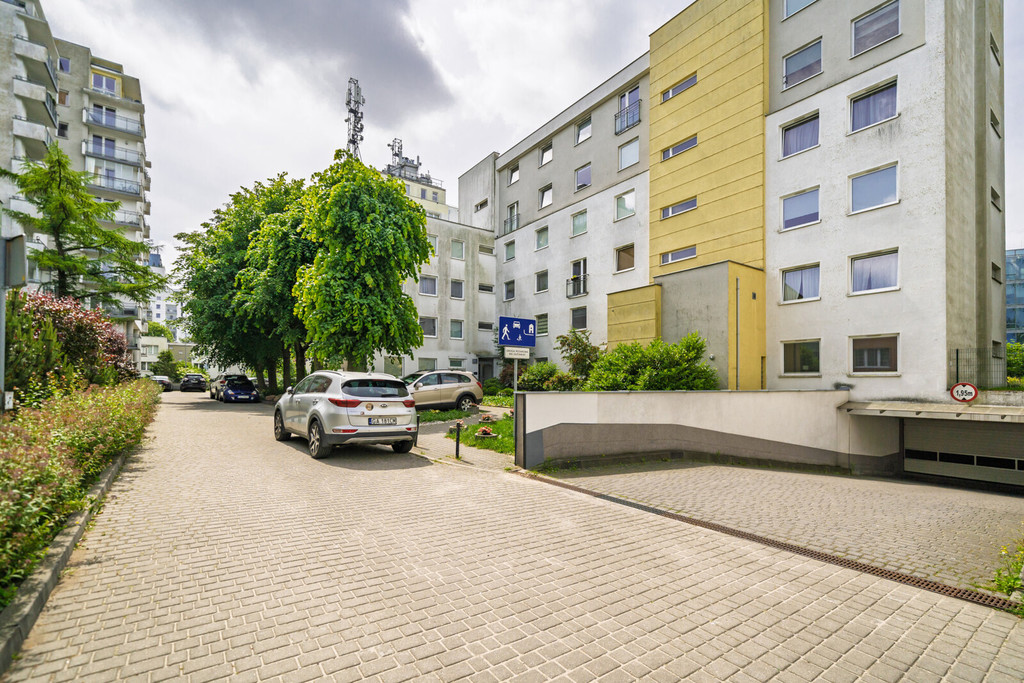 Przytulne 2 pokoje z ogródkiem w sercu Redłowa