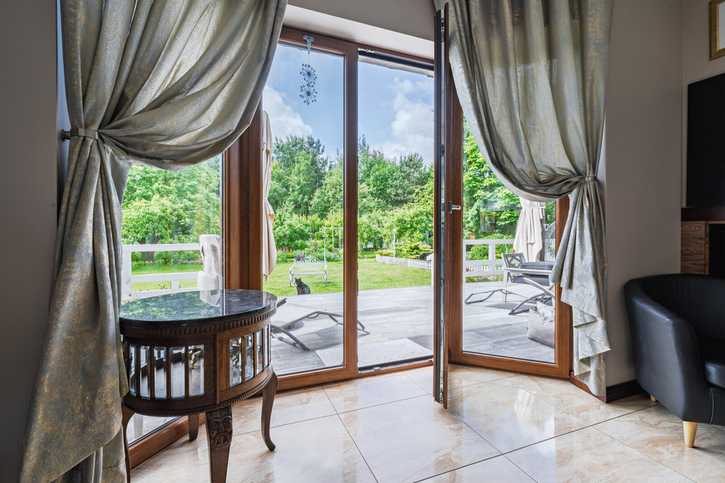 Ekskluzywny dom z dużą działką w Tuchomiu