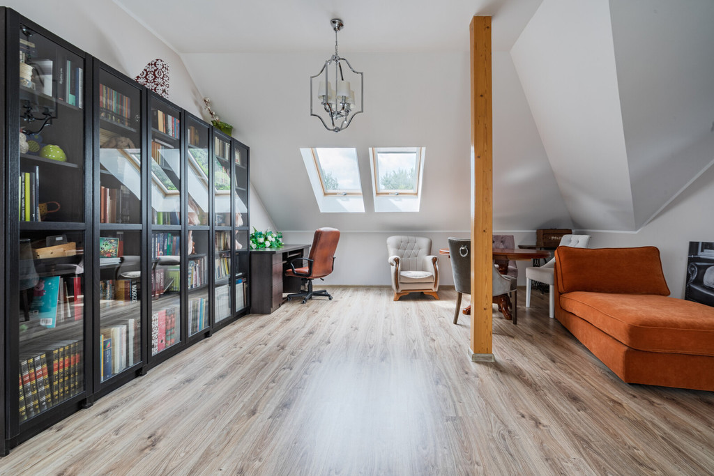 Ekskluzywny dom z dużą działką w Tuchomiu