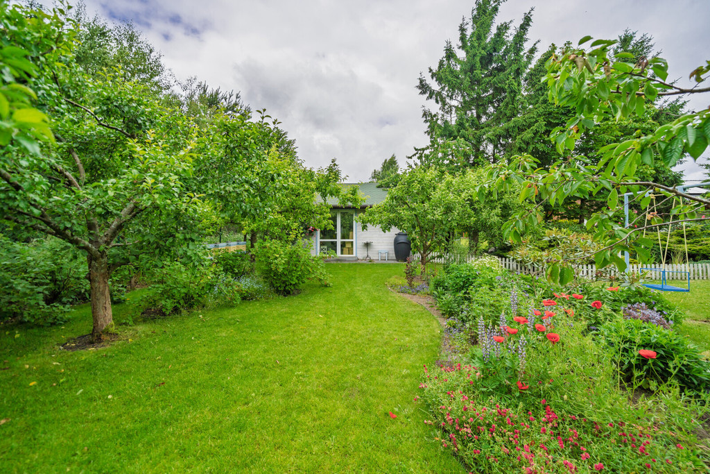 Ekskluzywny dom z dużą działką w Tuchomiu