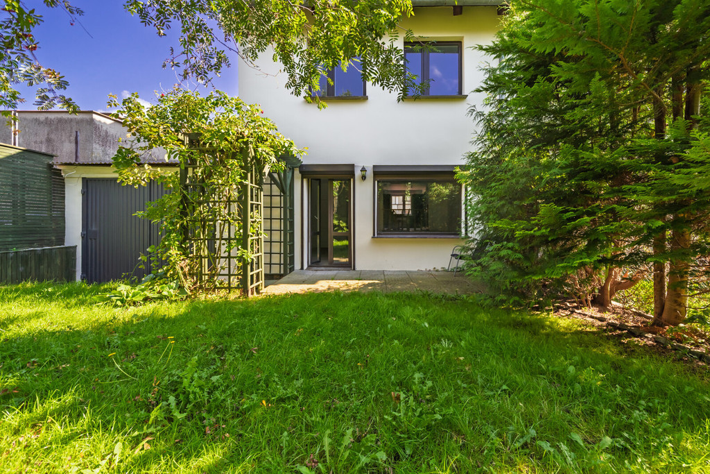 Skrajny szereg z ogrodem w Osowie