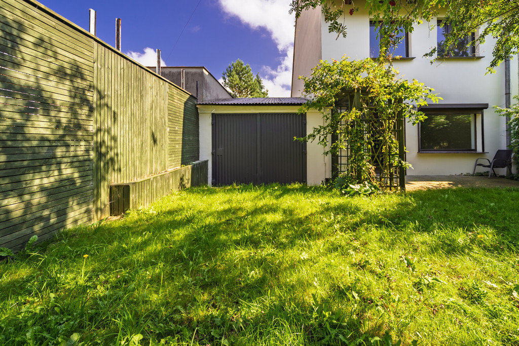 Skrajny szereg z ogrodem w Osowie