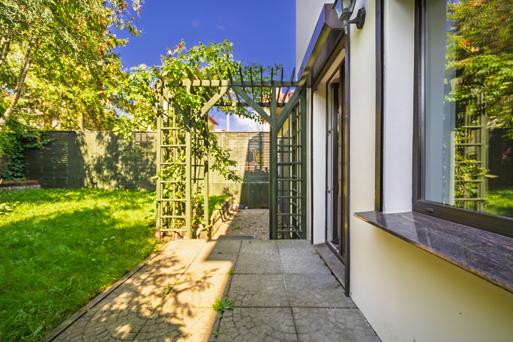 Skrajny szereg z ogrodem w Osowie