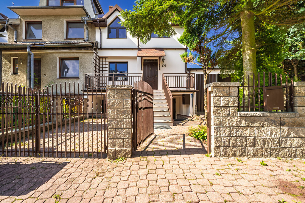 Skrajny szereg z ogrodem w Osowie