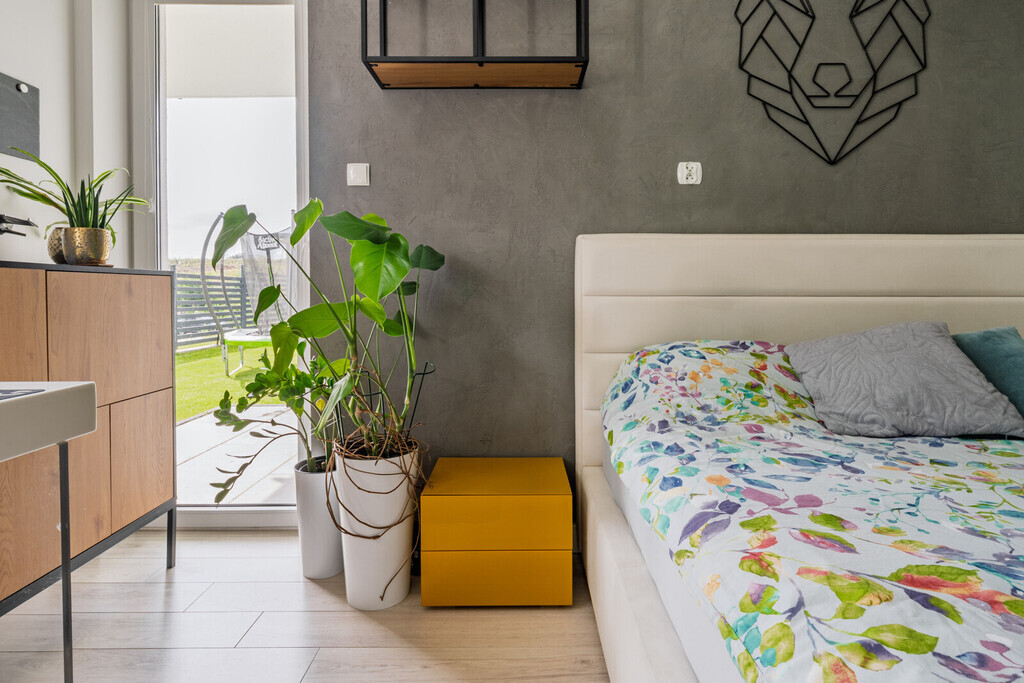 Ustawne 3 pokoje, ogród 140m2, warsztat, komórka