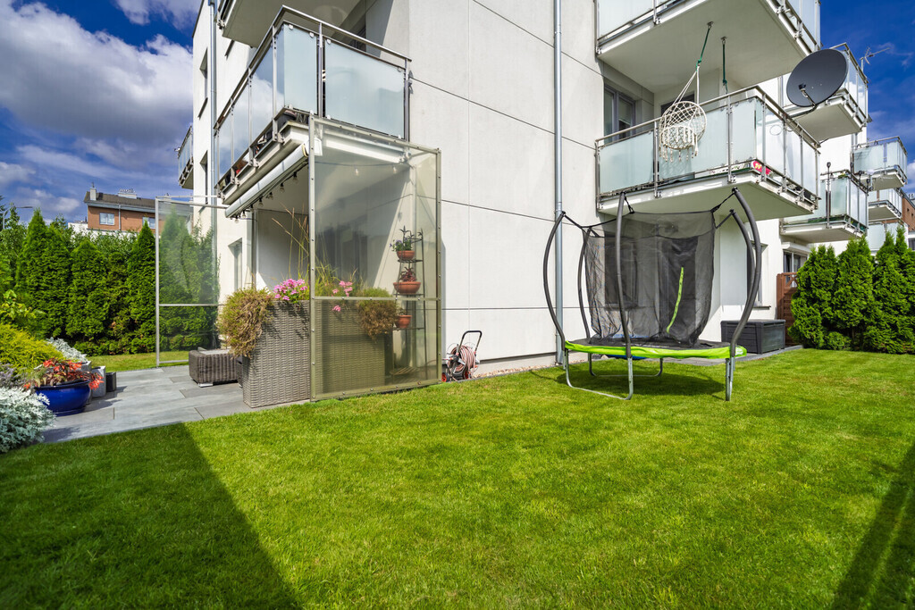 Ustawne 3 pokoje, ogród 140m2, warsztat, komórka