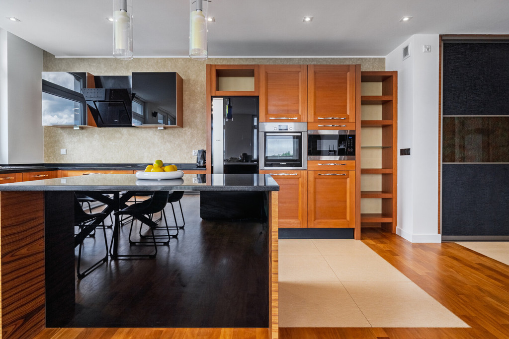 Przestronny apartament z tarasem i widokiem na las