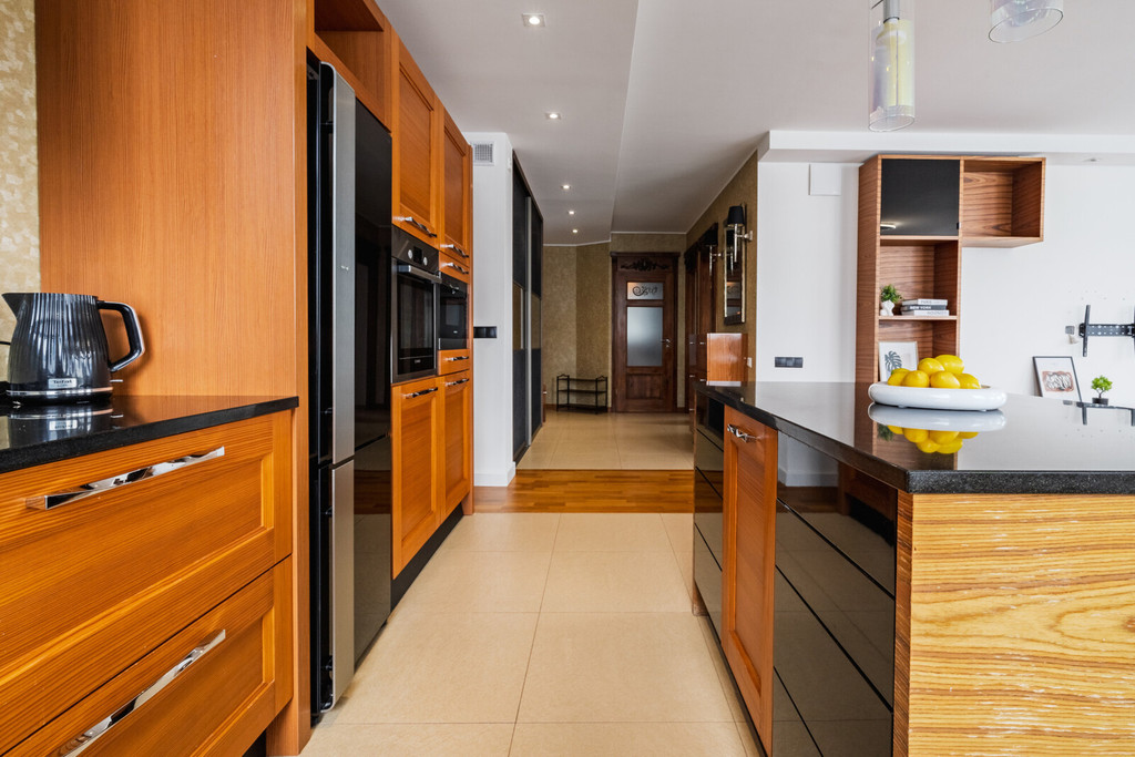 Przestronny apartament z tarasem i widokiem na las