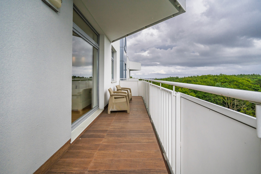 Przestronny apartament z tarasem i widokiem na las