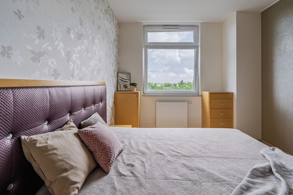 Przestronny apartament z tarasem i widokiem na las