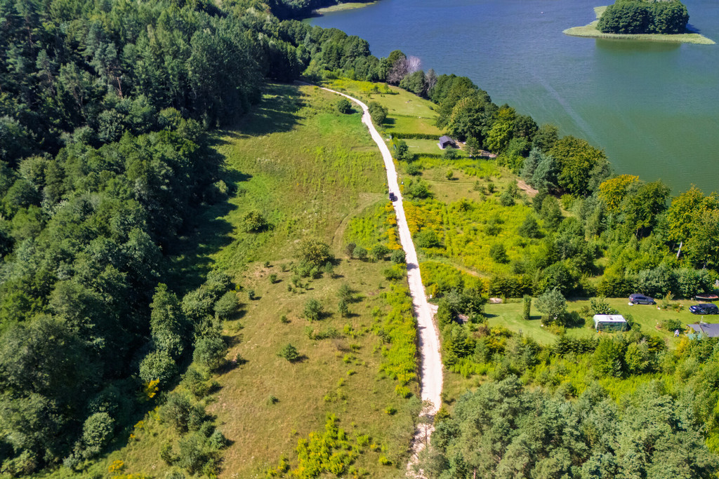 Sielskie działki nad Jeziorem Ostrzyckim